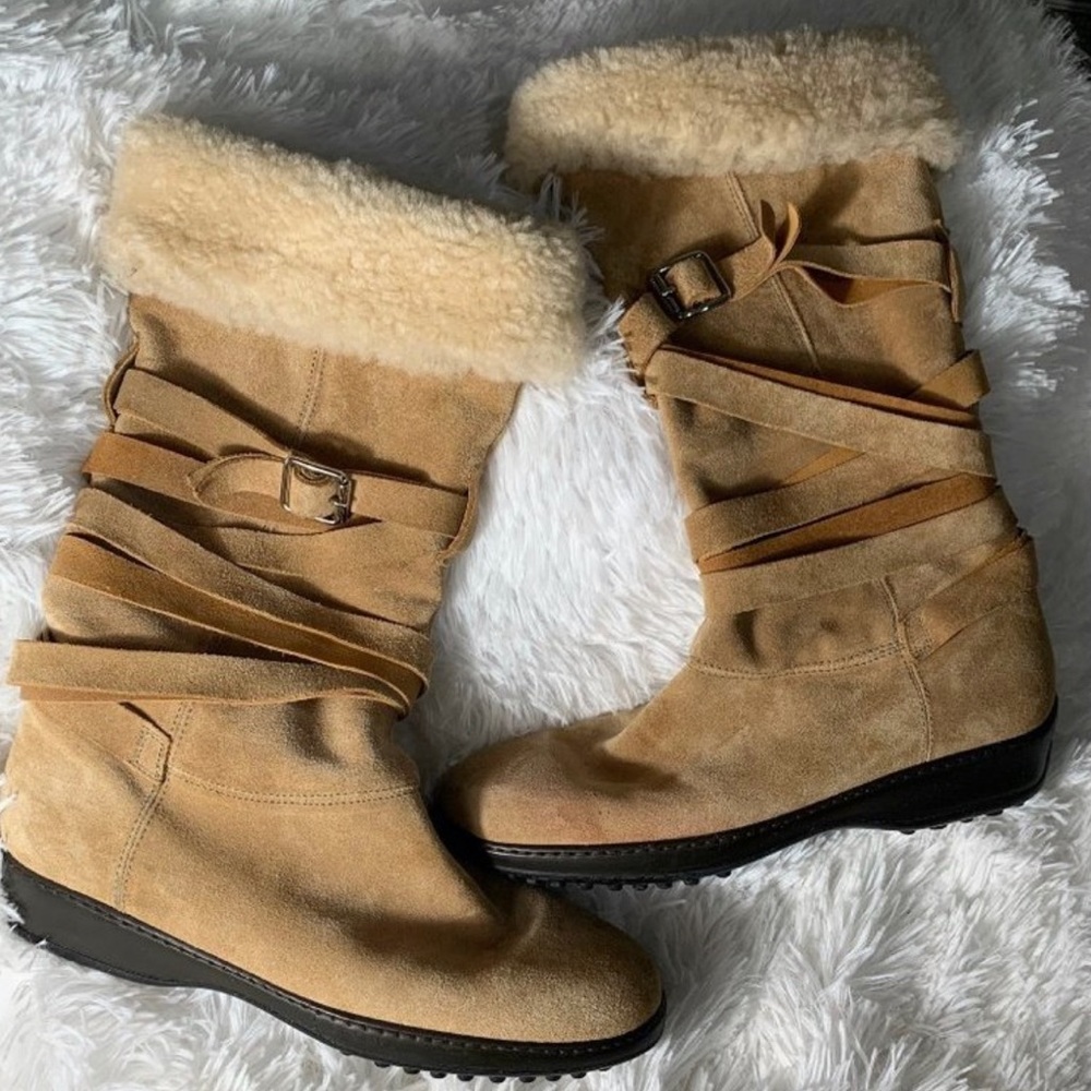 Coach Tammy 100% leather suede tan boots with fur lining